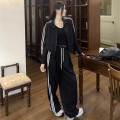 运动风厚实拉链外套+松紧腰杠条长裤套装